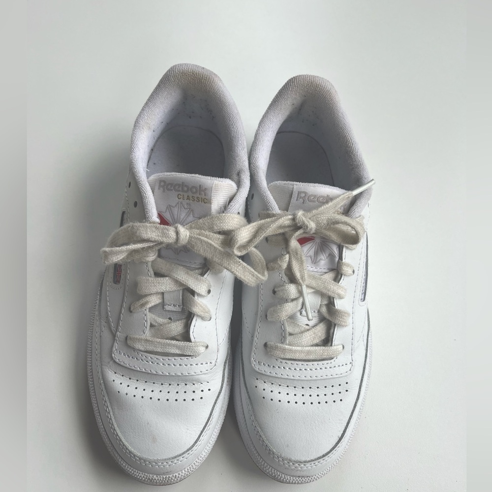 Reebok classic white sneakers gum bottom size 6 women’s